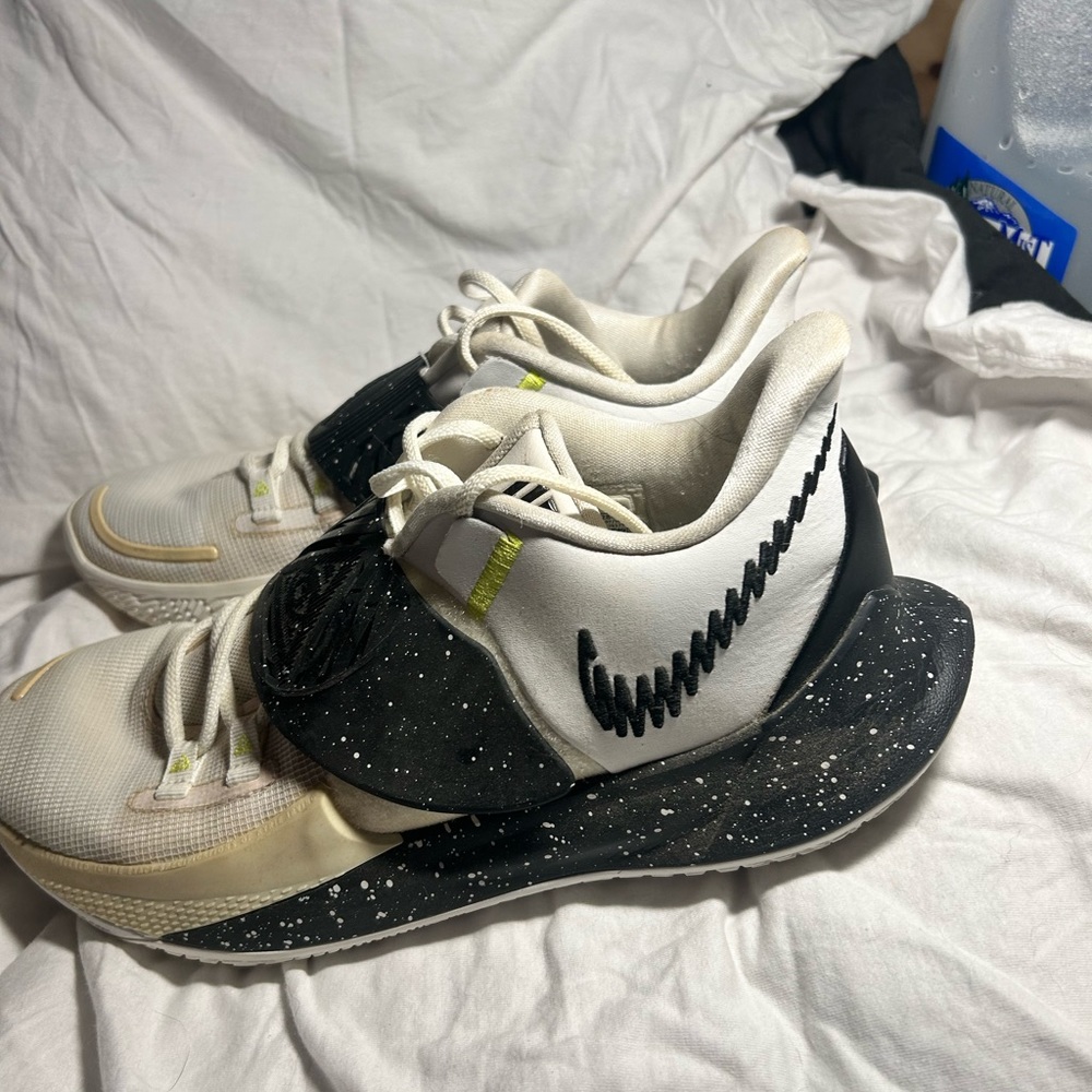 Kyrie Irving eclipse - Picture 2 of 5